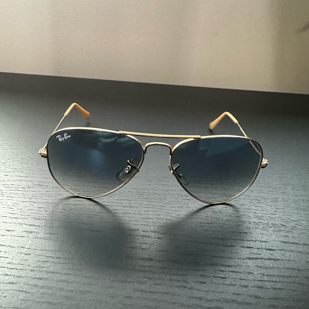 Ray-Ban Aviator Sunglasses with Gold Frame and Dark Lenses